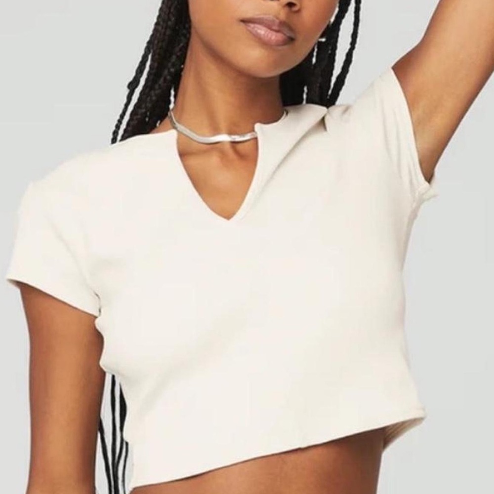 ALO IVORY RIBBED CROPPED SAVVY SHORT SLEEVE!!!